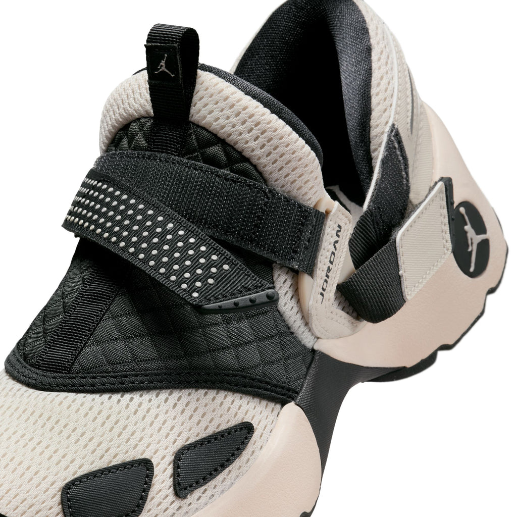 WOMENS AIR JORDAN TRUNNER LX - LT OREWOOD BRN/ANTHRACITE