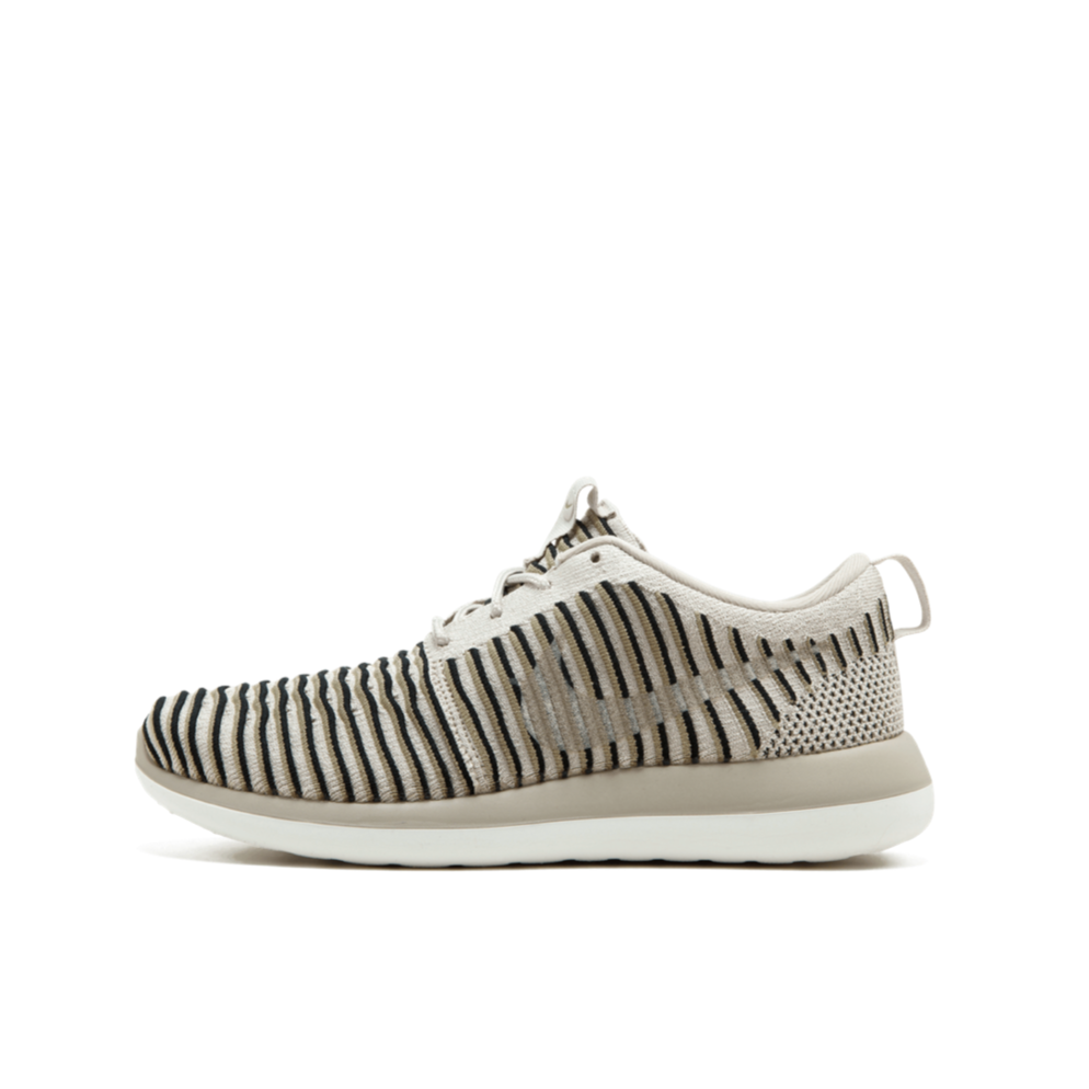 WOMEN’S NIKE ROSHE TWO FLYKNIT - STRING/STRING-NEUTRAL OLIVE