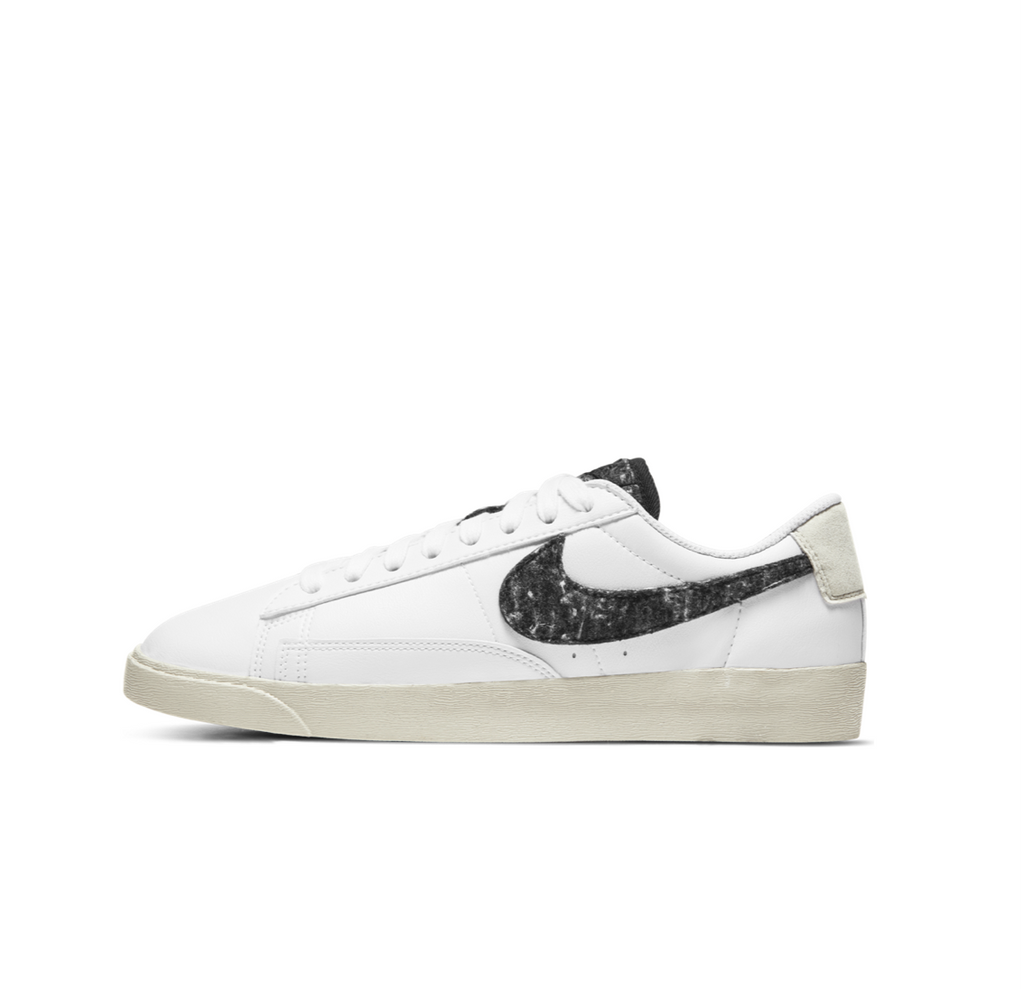WOMEN'S NIKE BLAZER LOW SE - WHITE/WHITE-BLACK-LIGHT BONE