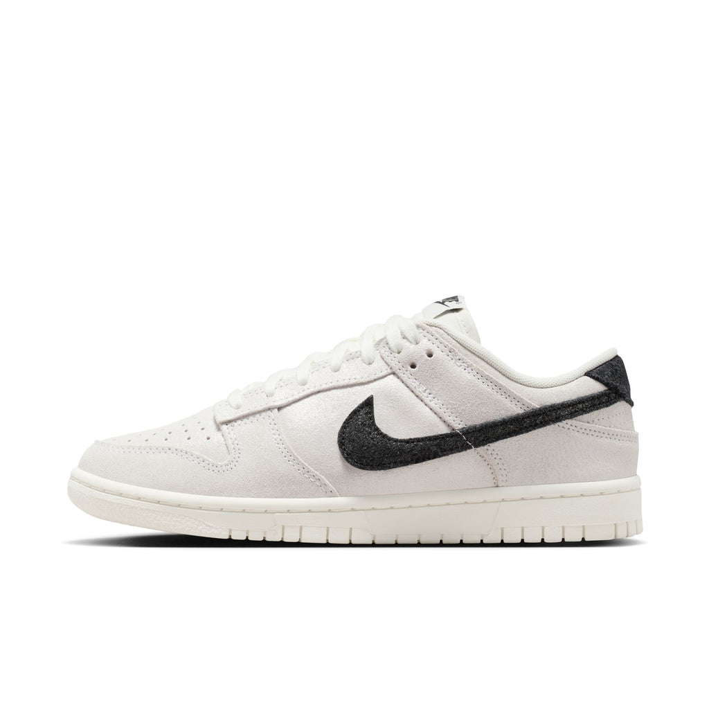 WOMENS NIKE DUNK LOW SE - WHITE/BLACK-TEAM RED