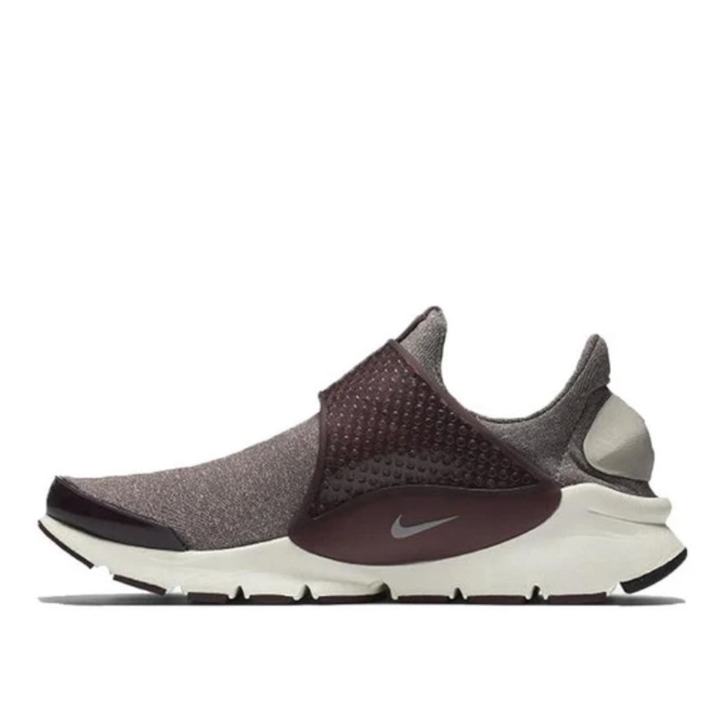 WOMENS NIKE SOCK DART SE Night Maroon Creme321