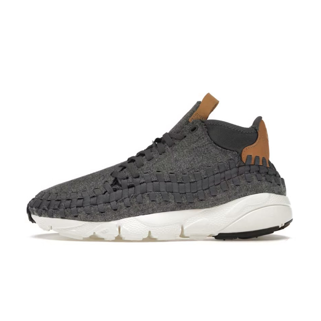 NIKE AIR FOOTSCAPE WOVEN CHUKKA SE - DARK GREY/SAIL-VACHETTA TAN