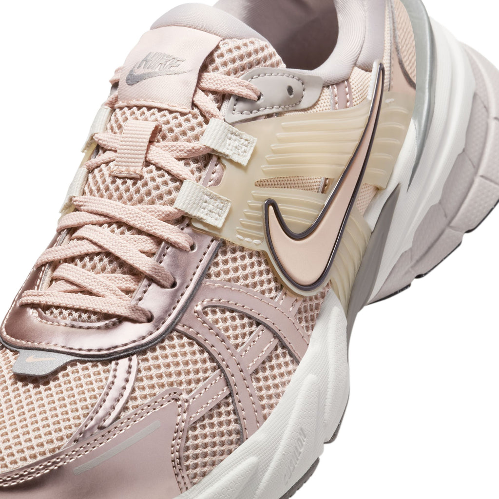 WOMENS NIKE V2K RUN - PARTICLE BEIGE/PARTICLE BEIGE