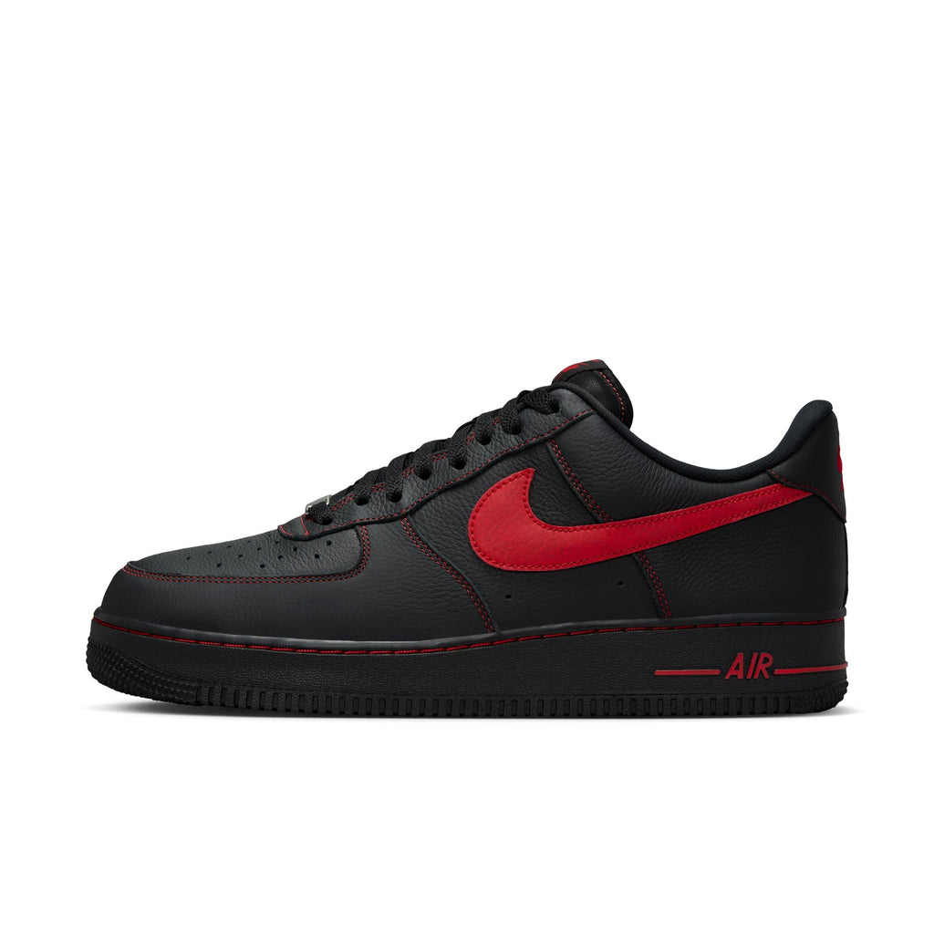 NIKE AIR FORCE 1 '07 LV8 - BLACK/UNIVERSITY RED-BLACK-BLACK