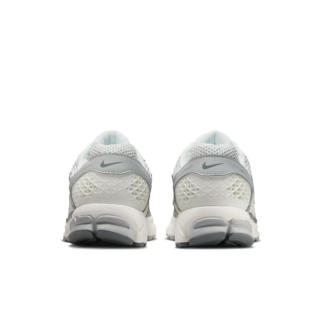NIKE ZOOM VOMERO 5 - SUMMIT WHITE/METALLIC SILVER