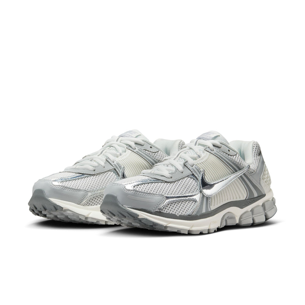 NIKE ZOOM VOMERO 5 - SUMMIT WHITE/METALLIC SILVER