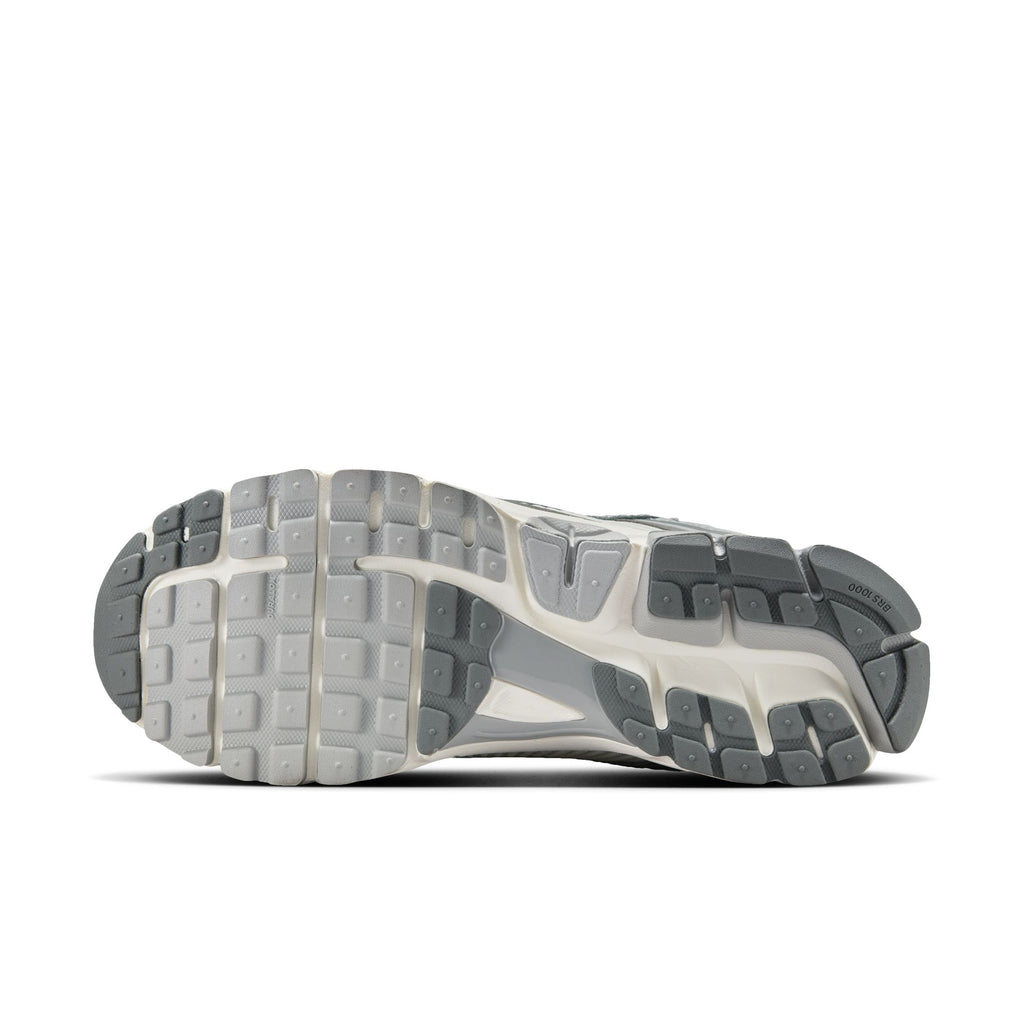 NIKE ZOOM VOMERO 5 - SUMMIT WHITE/METALLIC SILVER
