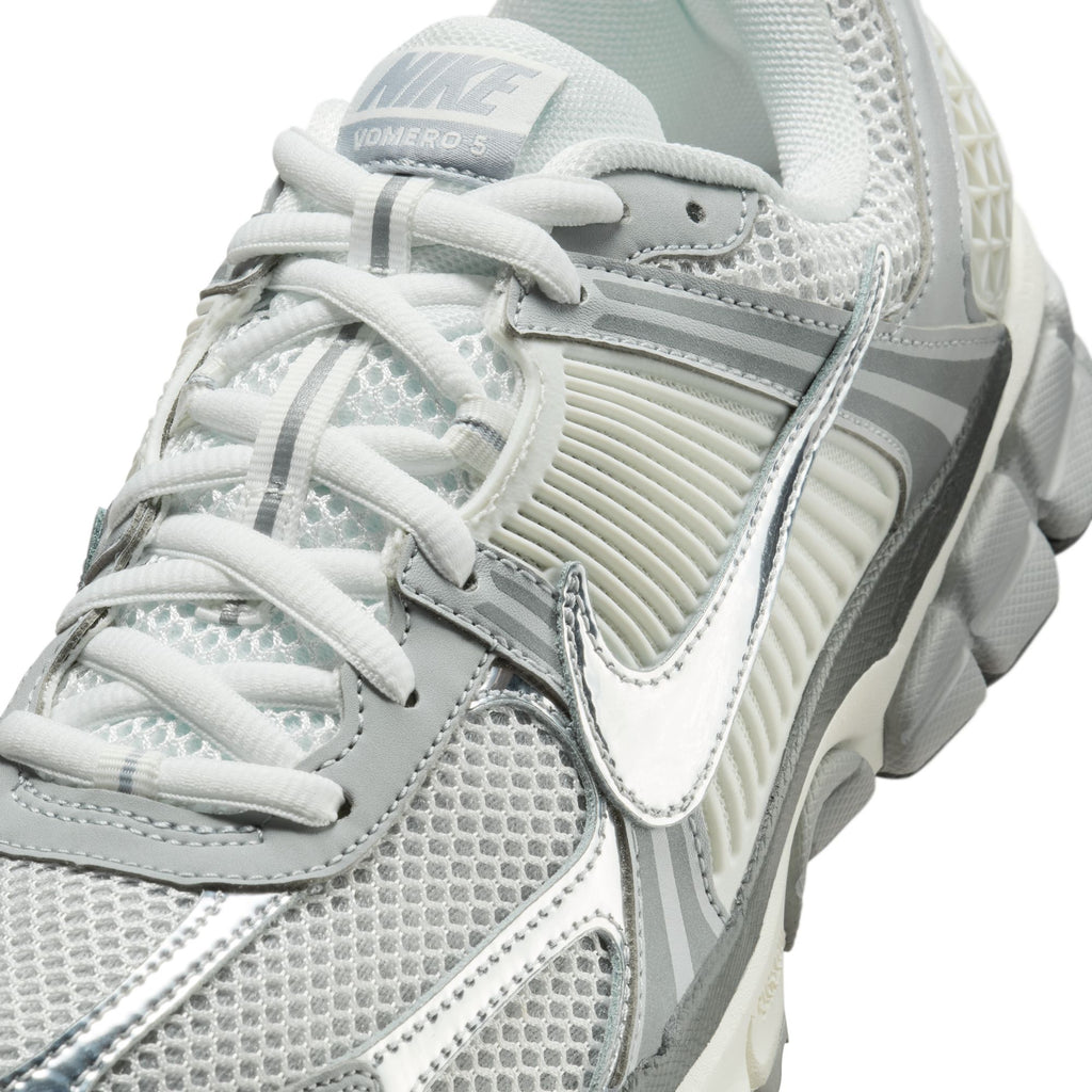 NIKE ZOOM VOMERO 5 - SUMMIT WHITE/METALLIC SILVER
