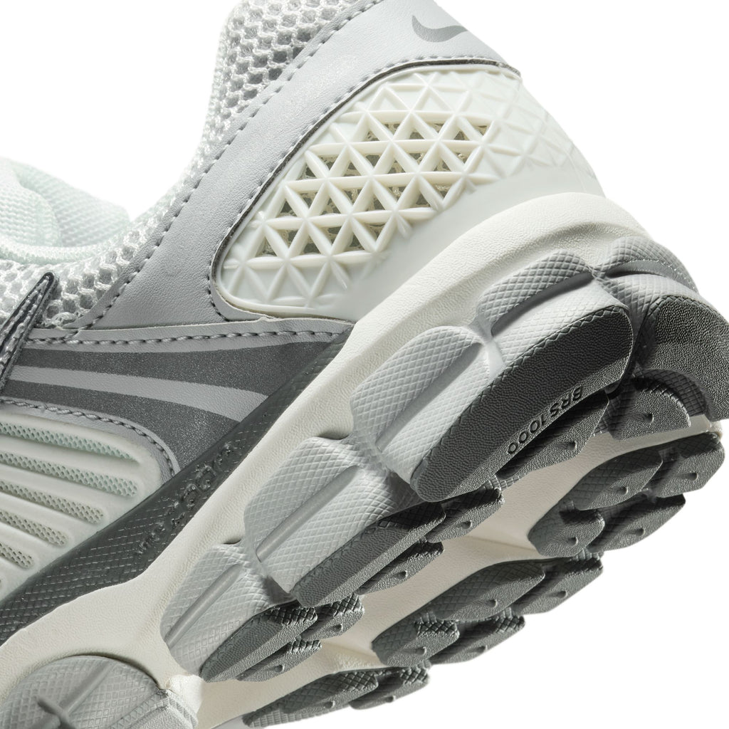 NIKE ZOOM VOMERO 5 - SUMMIT WHITE/METALLIC SILVER