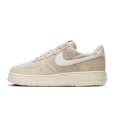 NIKE AIR FORCE 1 '07 LV8 - RATTAN/SAIL-RATTAN-ALPHA ORANGE