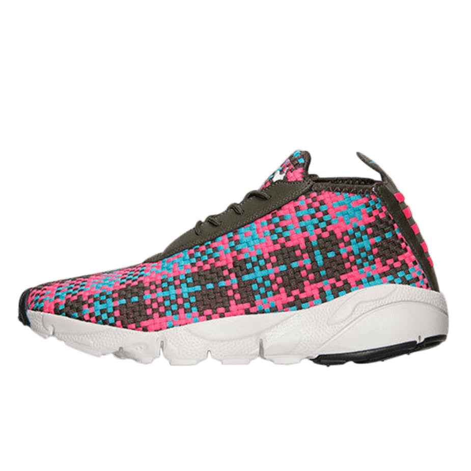 NIKE AIR FOOTSCAPE DESERT CHUKKA - CARGO KHAKI/HYPER JADE/HYPER PINK