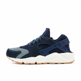 WOMEN'S NIKE AIR HUARACHE RUN SE - BINARY BLUE/MUSLIN-SAIL