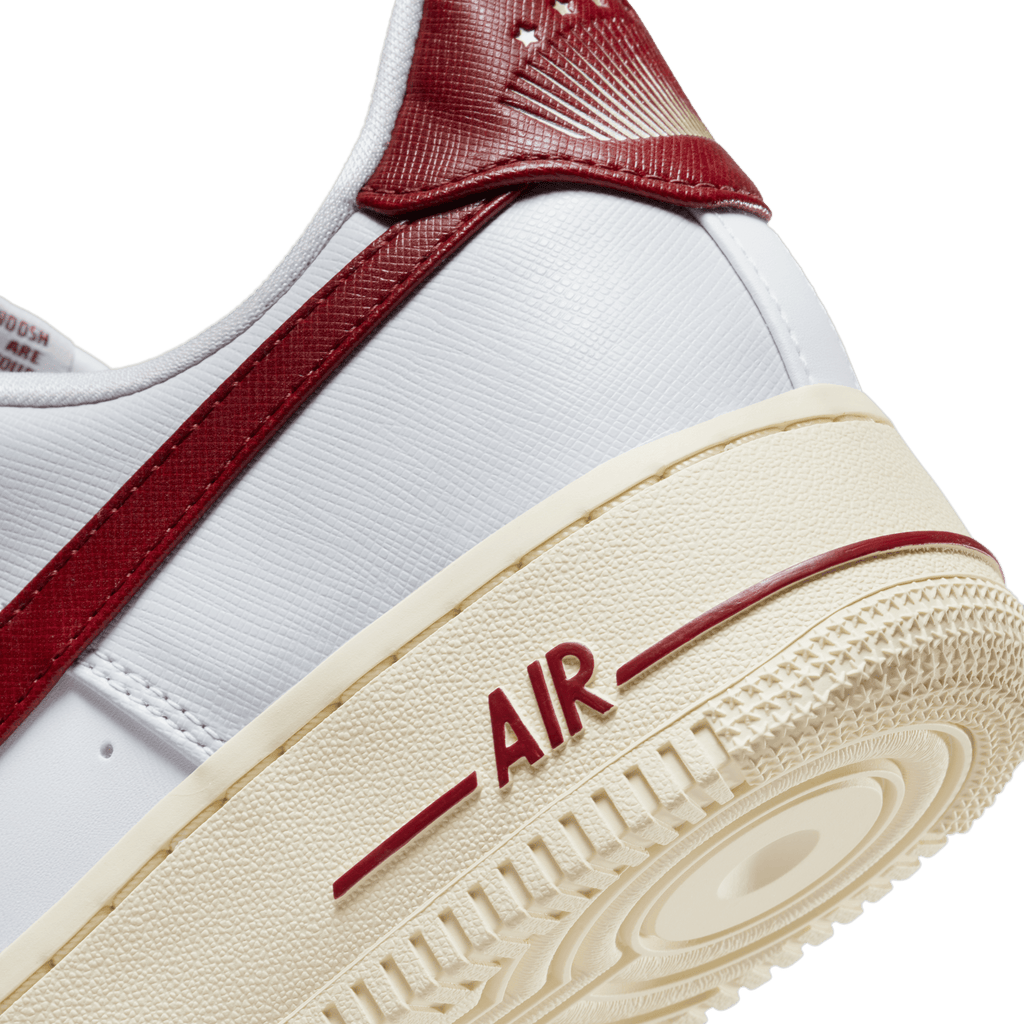 WOMEN'SNIKE AIR FORCE 1 '07 SE - PHOTON DUST/TEAM RED-SUMMIT WHITE-MUSLI