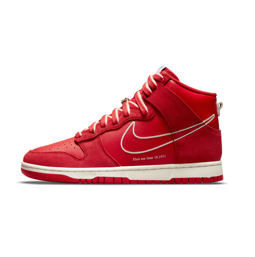 NIKE DUNK HIGH SE - UNIVERSITY RED